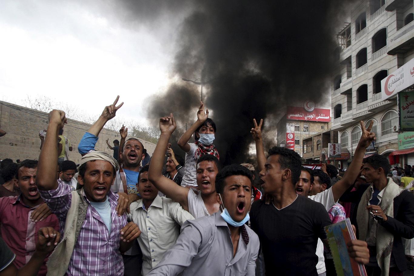 Suudiler Hudeyde’yi bombaladı